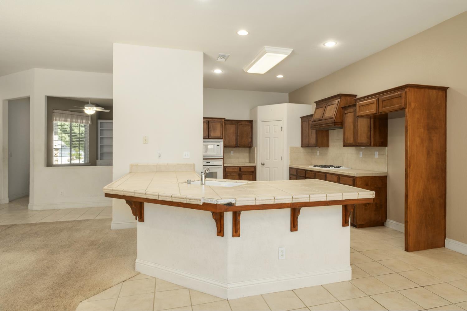2859 E Muncie Ave, Fresno, CA 93720