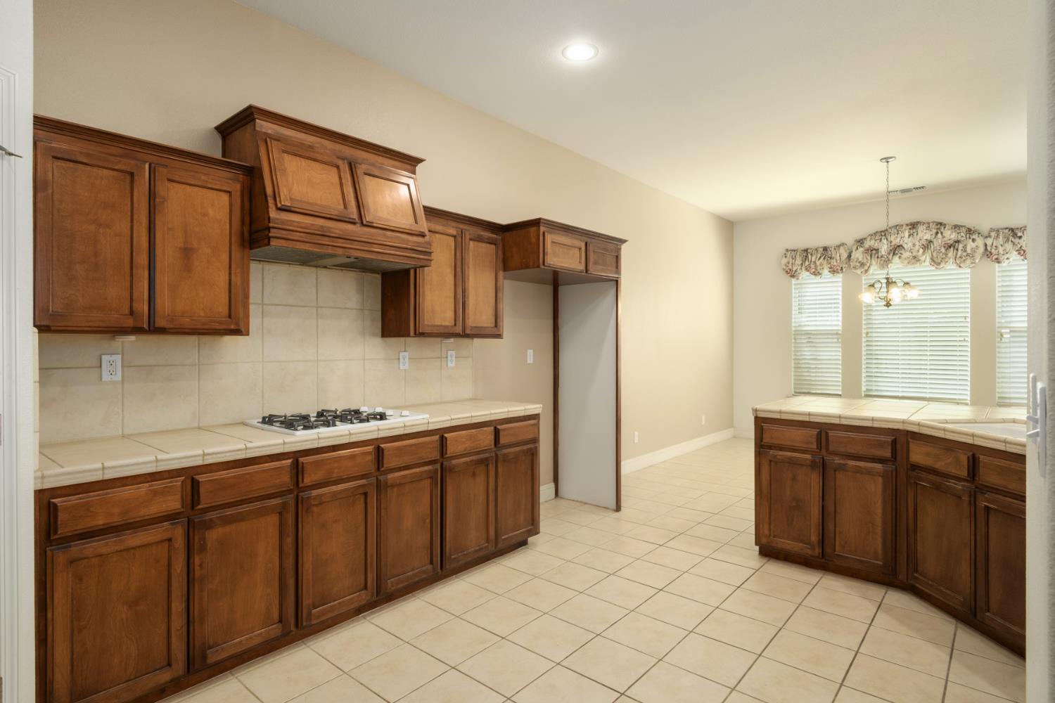 2859 E Muncie Ave, Fresno, CA 93720