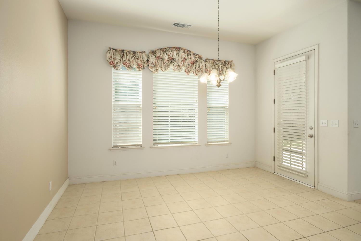 2859 E Muncie Ave, Fresno, CA 93720