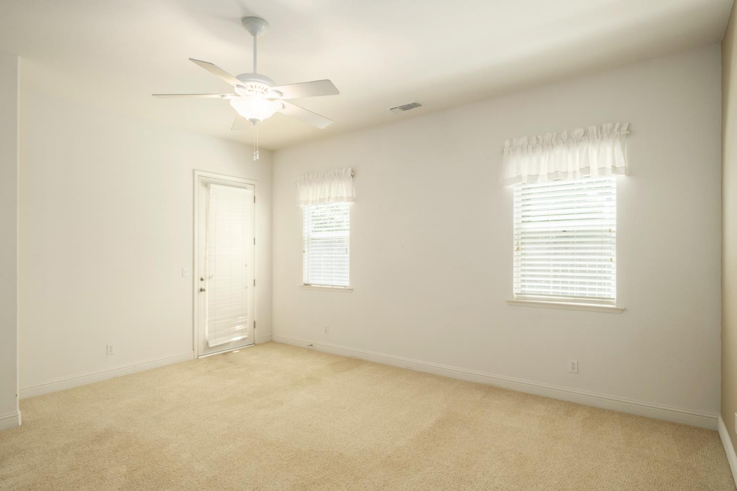 2859 E Muncie Ave, Fresno, CA 93720