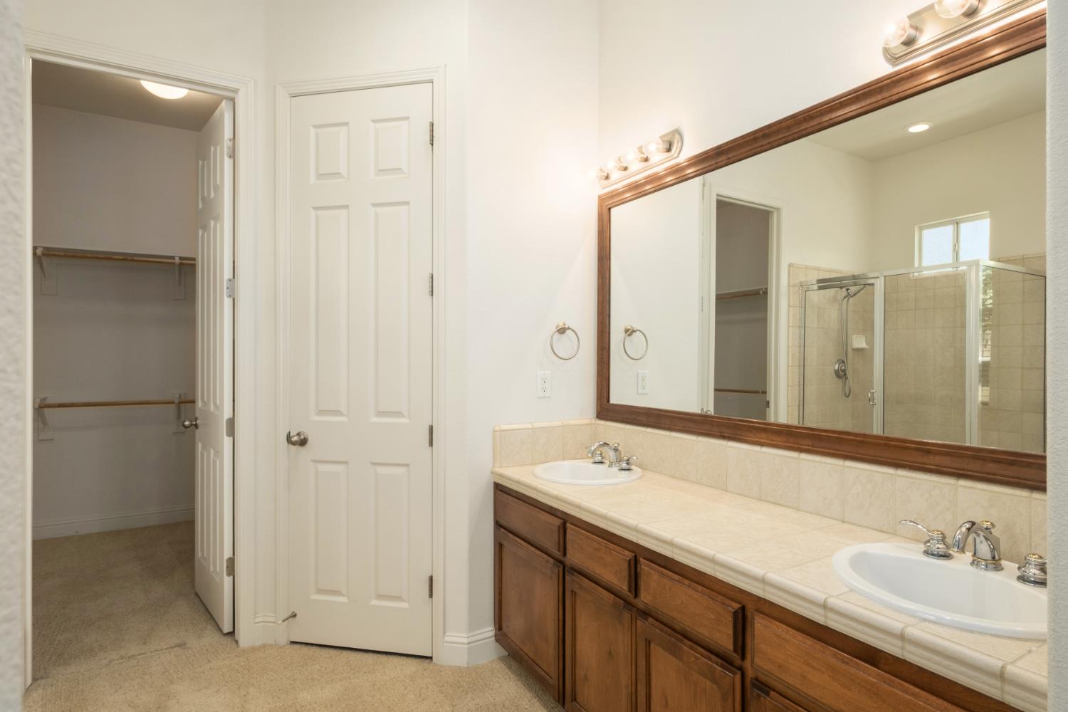 2859 E Muncie Ave, Fresno, CA 93720