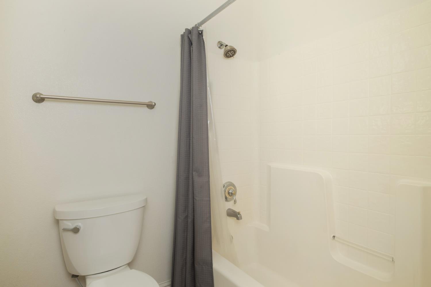 2859 E Muncie Ave, Fresno, CA 93720