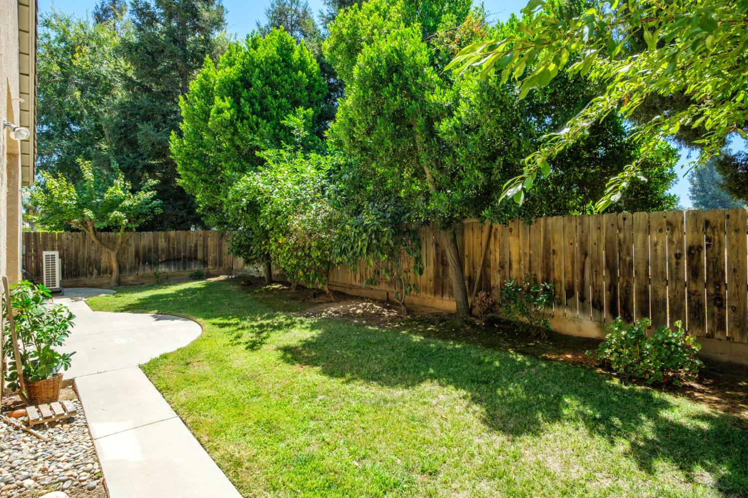2859 E Muncie Ave, Fresno, CA 93720