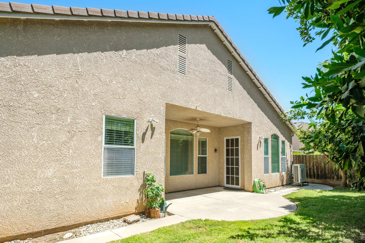 2859 E Muncie Ave, Fresno, CA 93720
