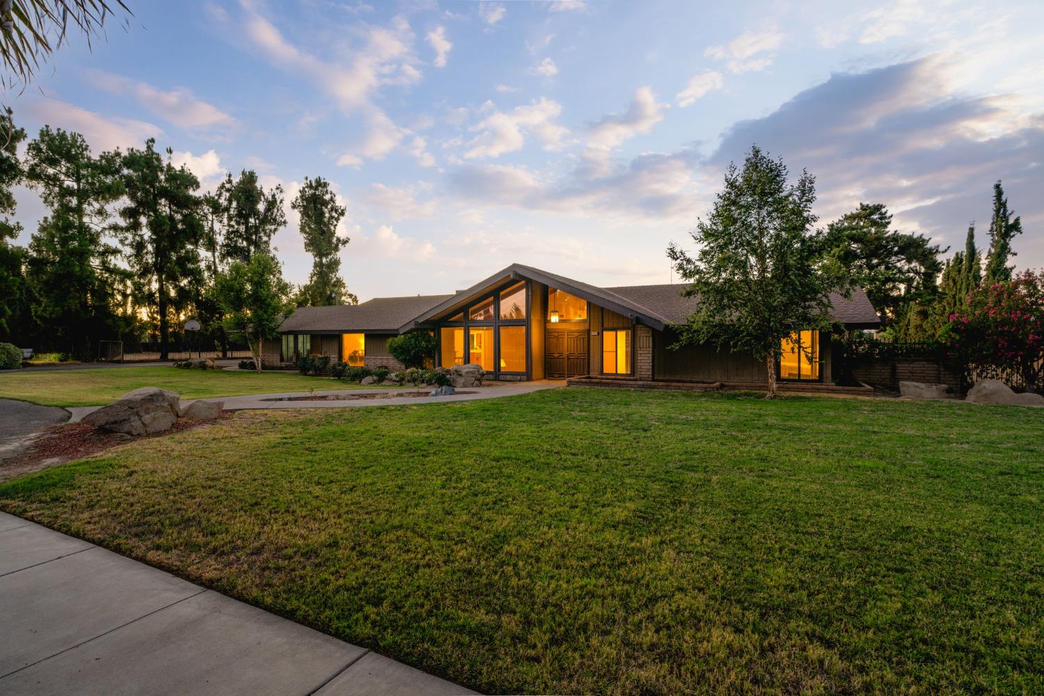 14410 W Kearney Blvd, Kerman, CA 93630
