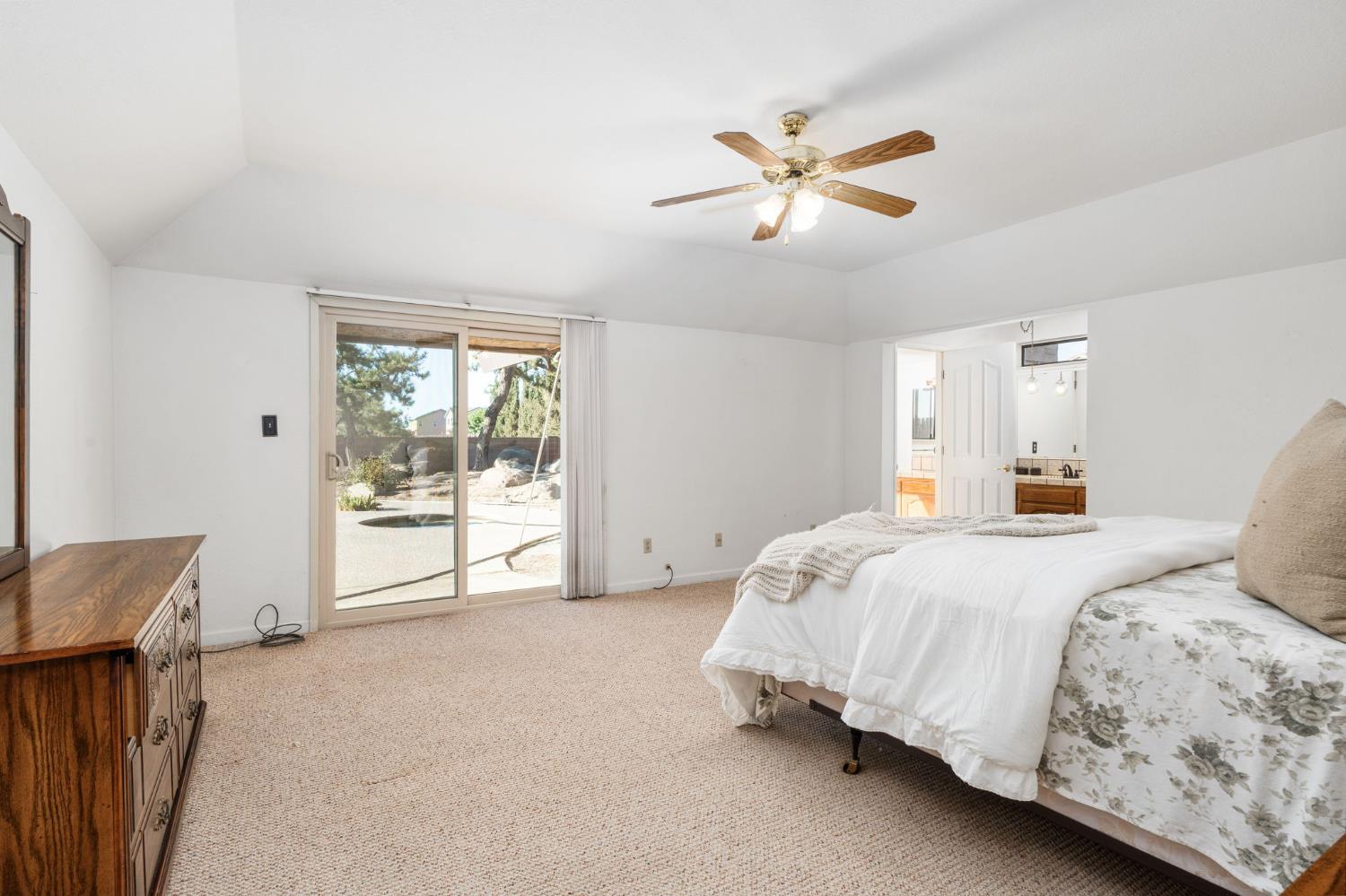 14410 W Kearney Blvd, Kerman, CA 93630