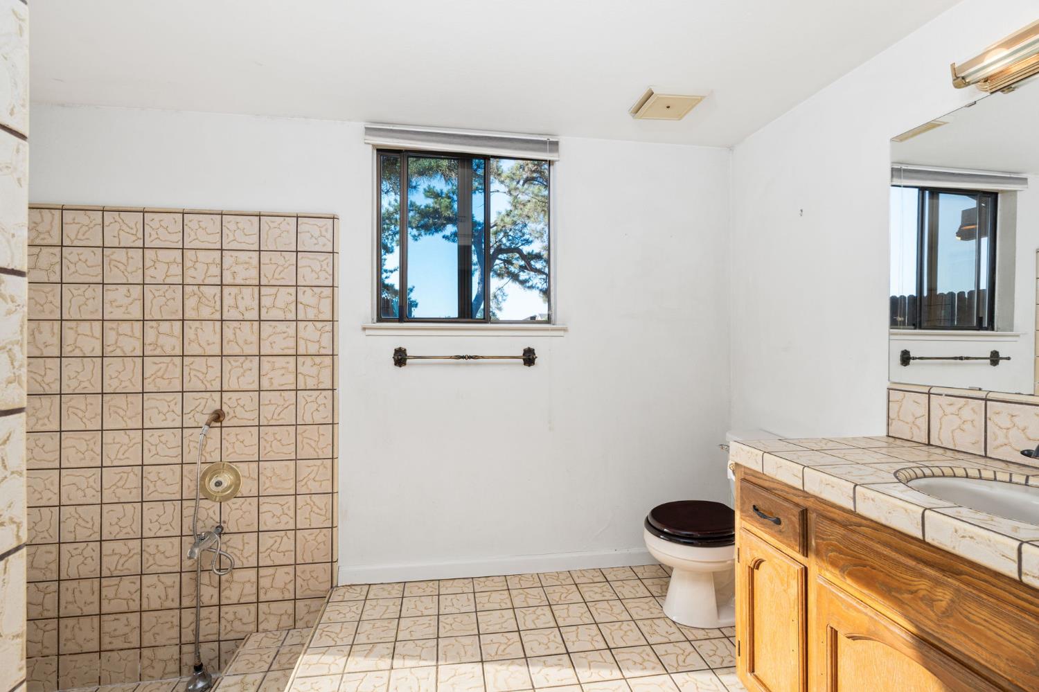 14410 W Kearney Blvd, Kerman, CA 93630