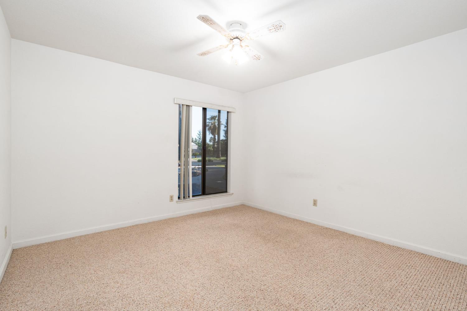 14410 W Kearney Blvd, Kerman, CA 93630