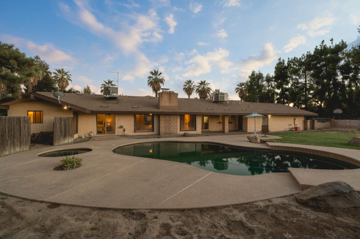 14410 W Kearney Blvd, Kerman, CA 93630