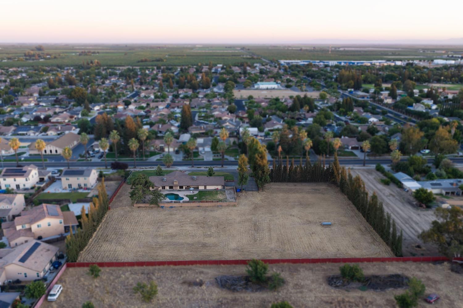 14410 W Kearney Blvd, Kerman, CA 93630
