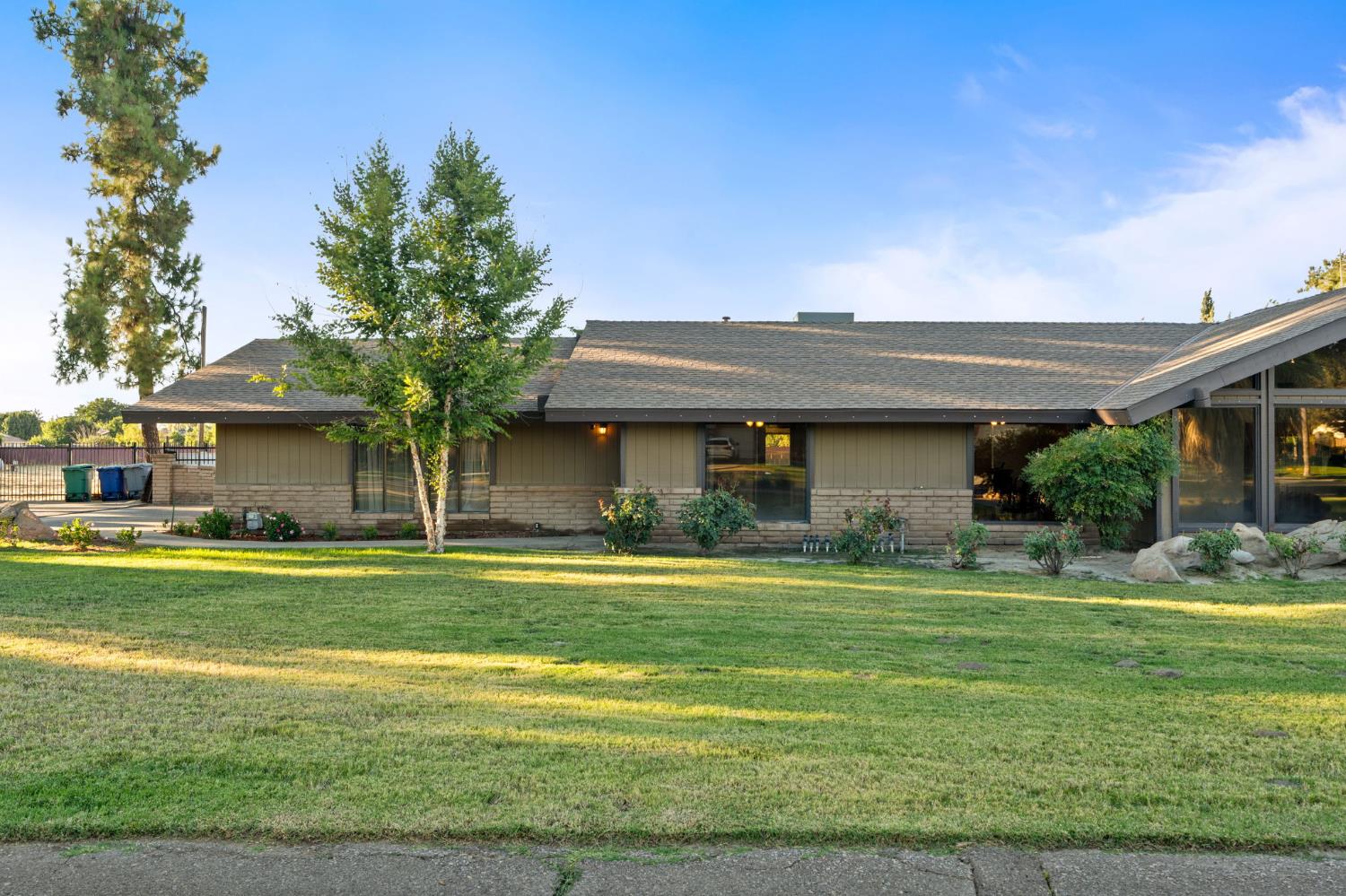 14410 W Kearney Blvd, Kerman, CA 93630