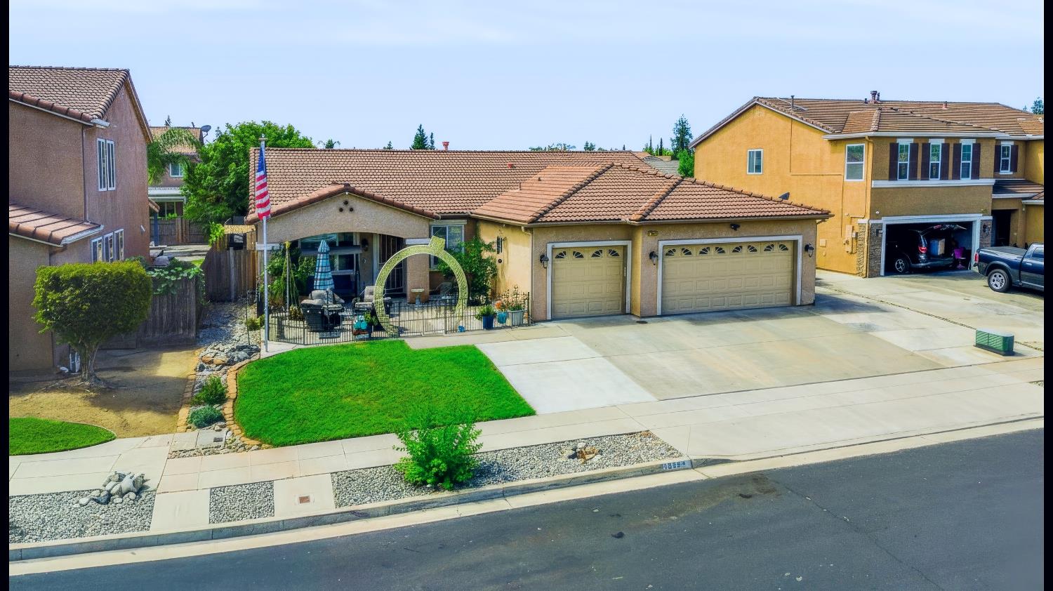 2678 Scott Ave, Clovis, CA 93611