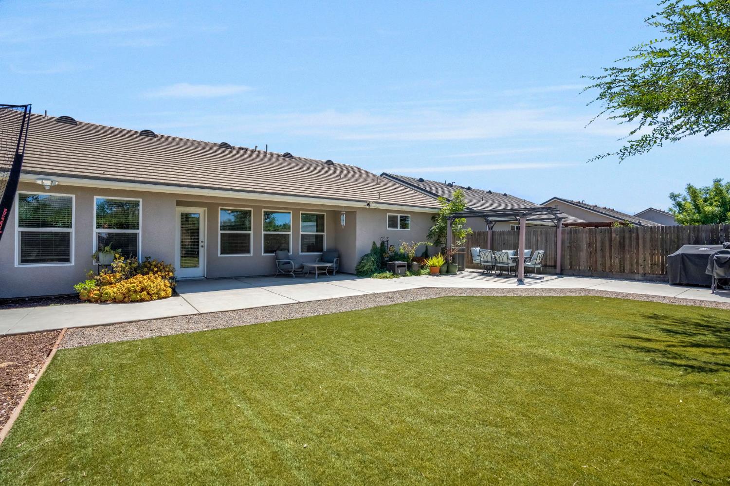 347 Maclure Ave W, Madera, CA 93636
