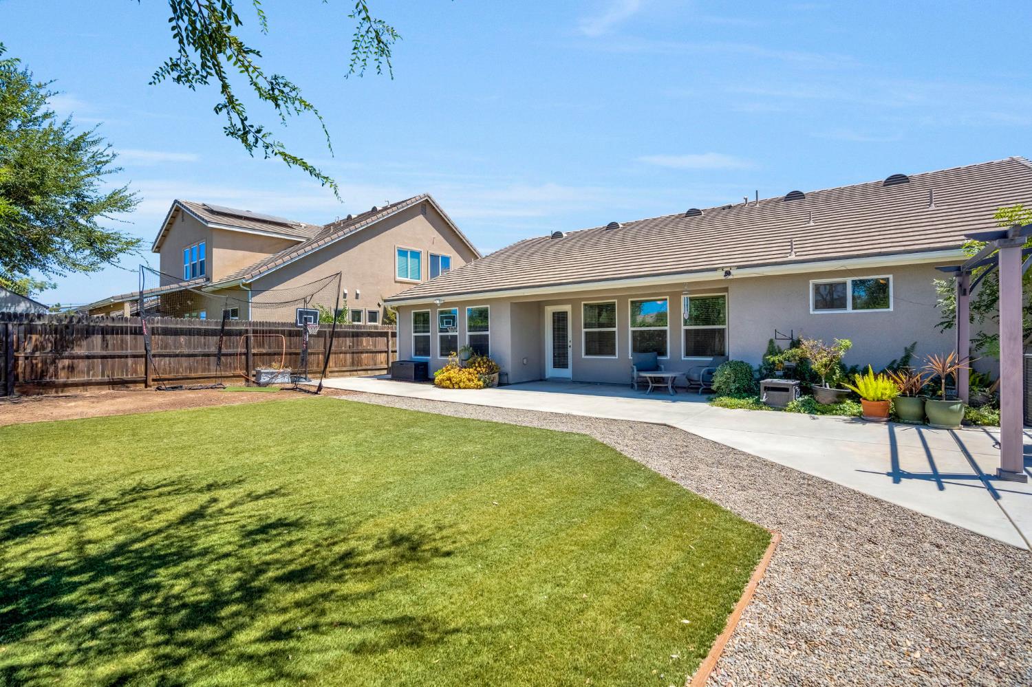 347 Maclure Ave W, Madera, CA 93636