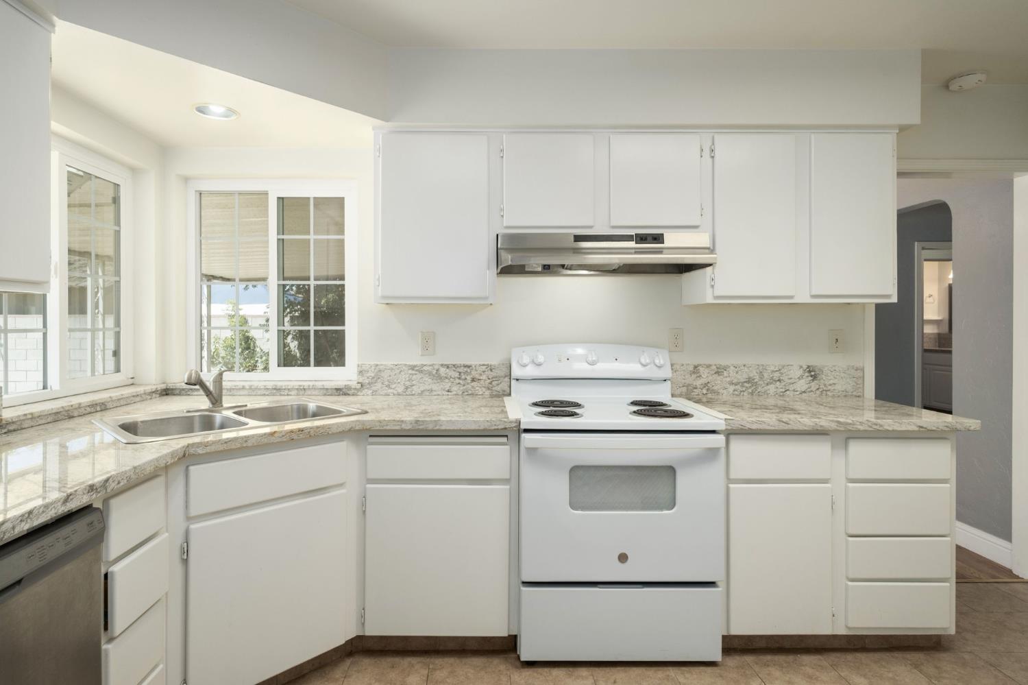 2968 E Terrace, Fresno, CA 93703