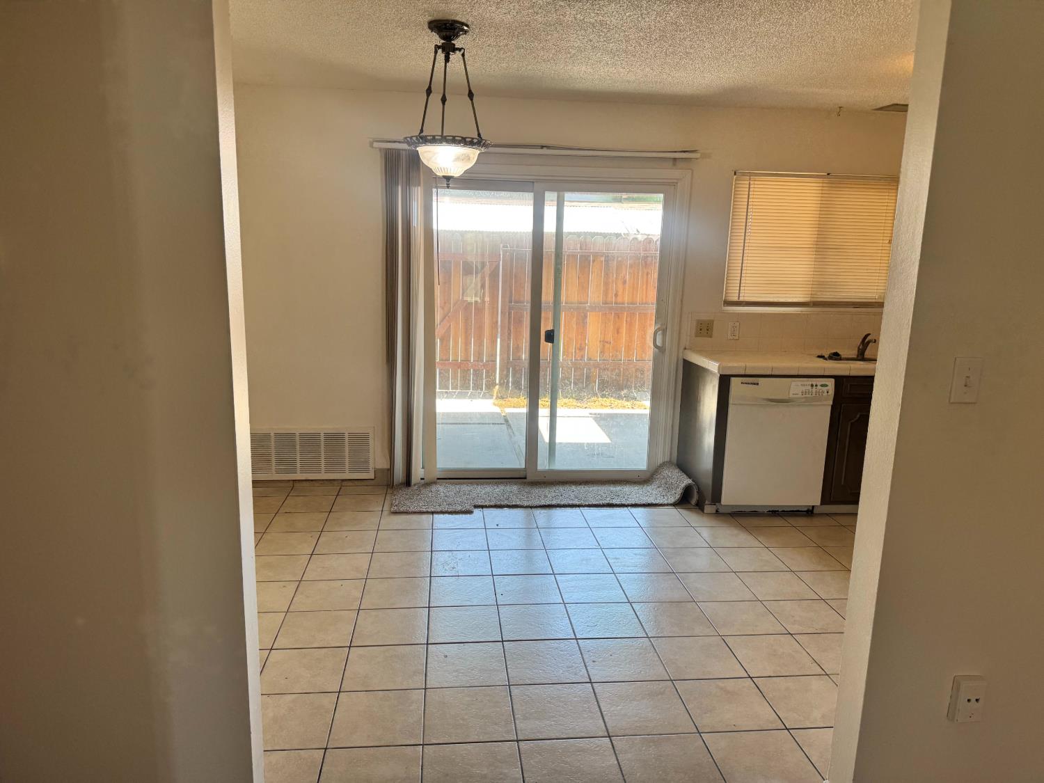 3749 N Fruit Ave #C, Fresno, CA 93705