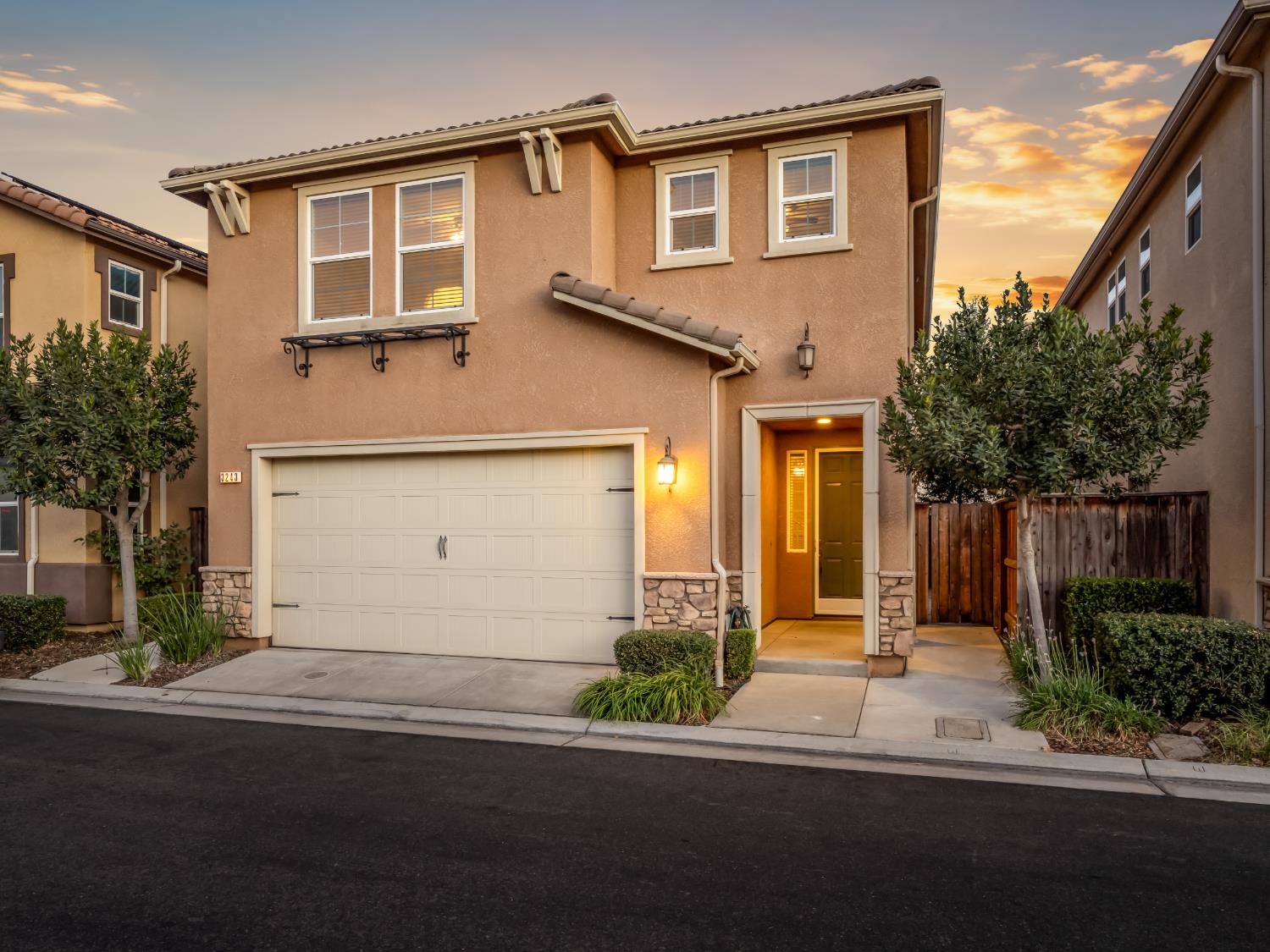 3243 W Nobility Dr, Fresno, CA 93711