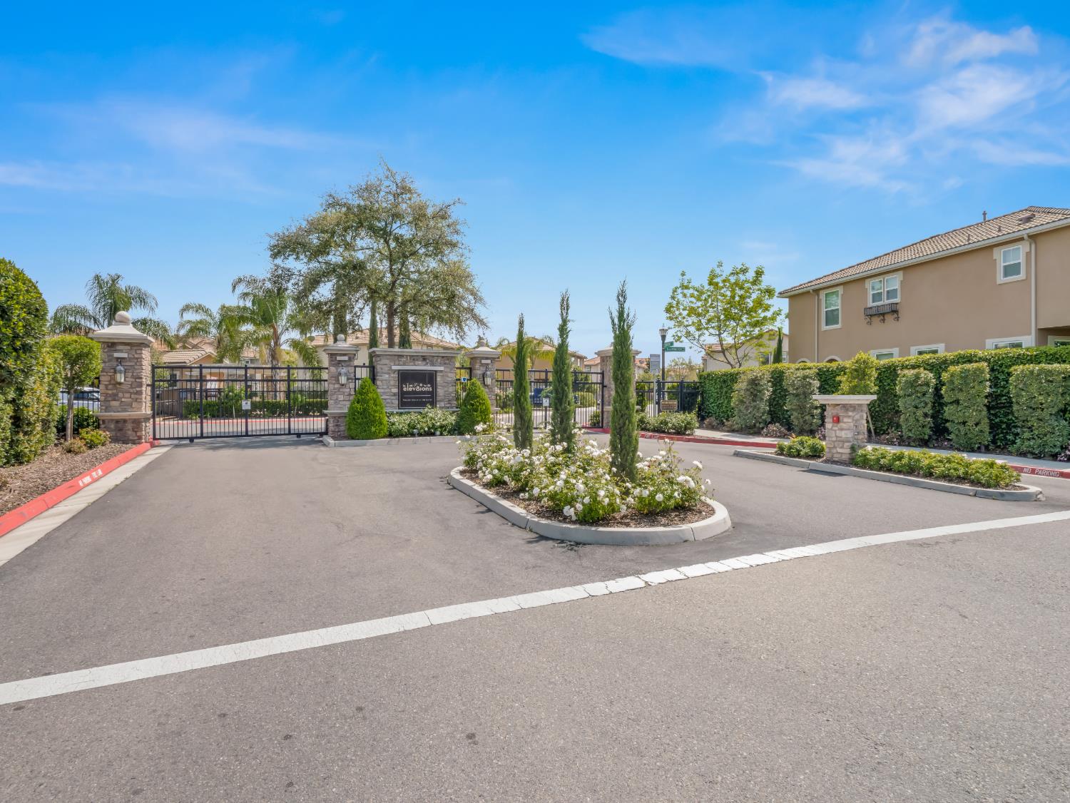 3243 W Nobility Dr, Fresno, CA 93711