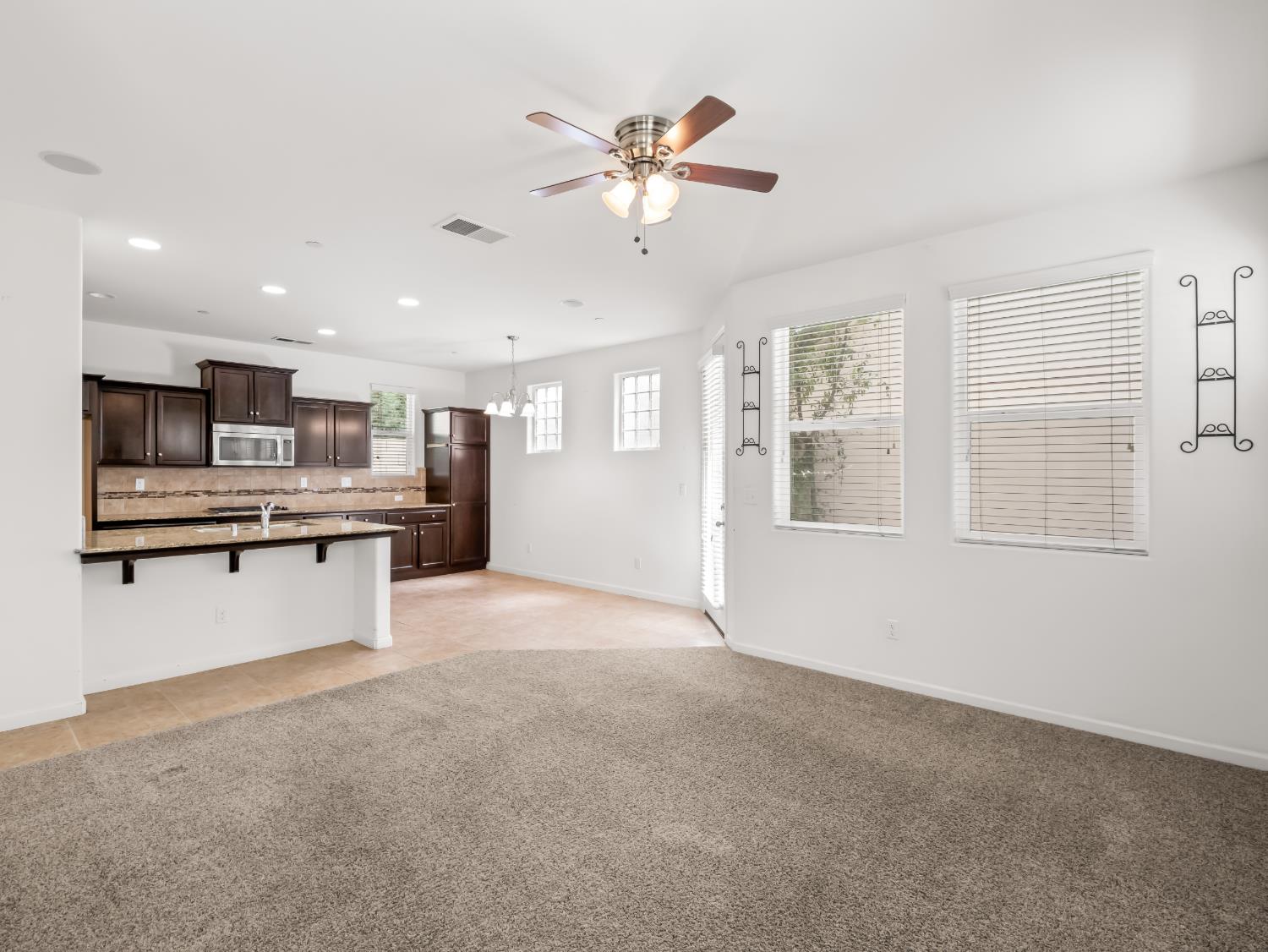 3243 W Nobility Dr, Fresno, CA 93711