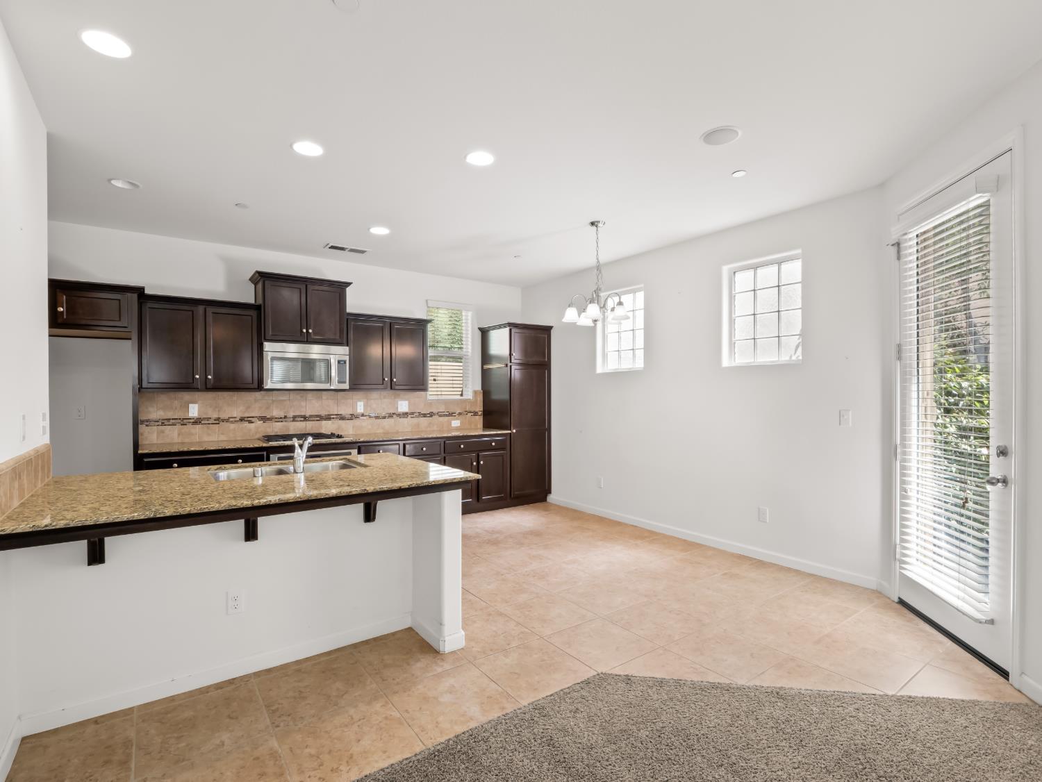 3243 W Nobility Dr, Fresno, CA 93711