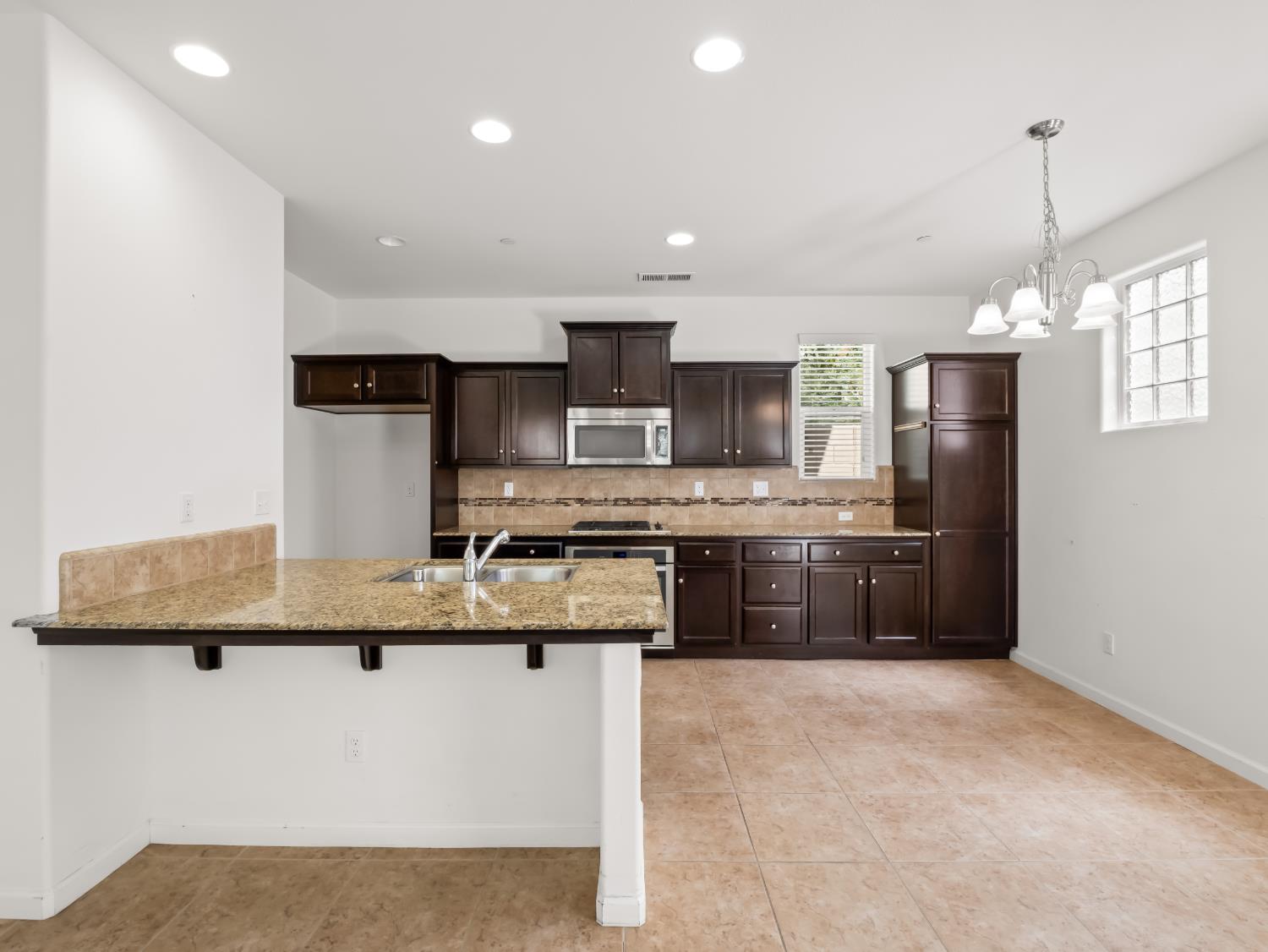 3243 W Nobility Dr, Fresno, CA 93711