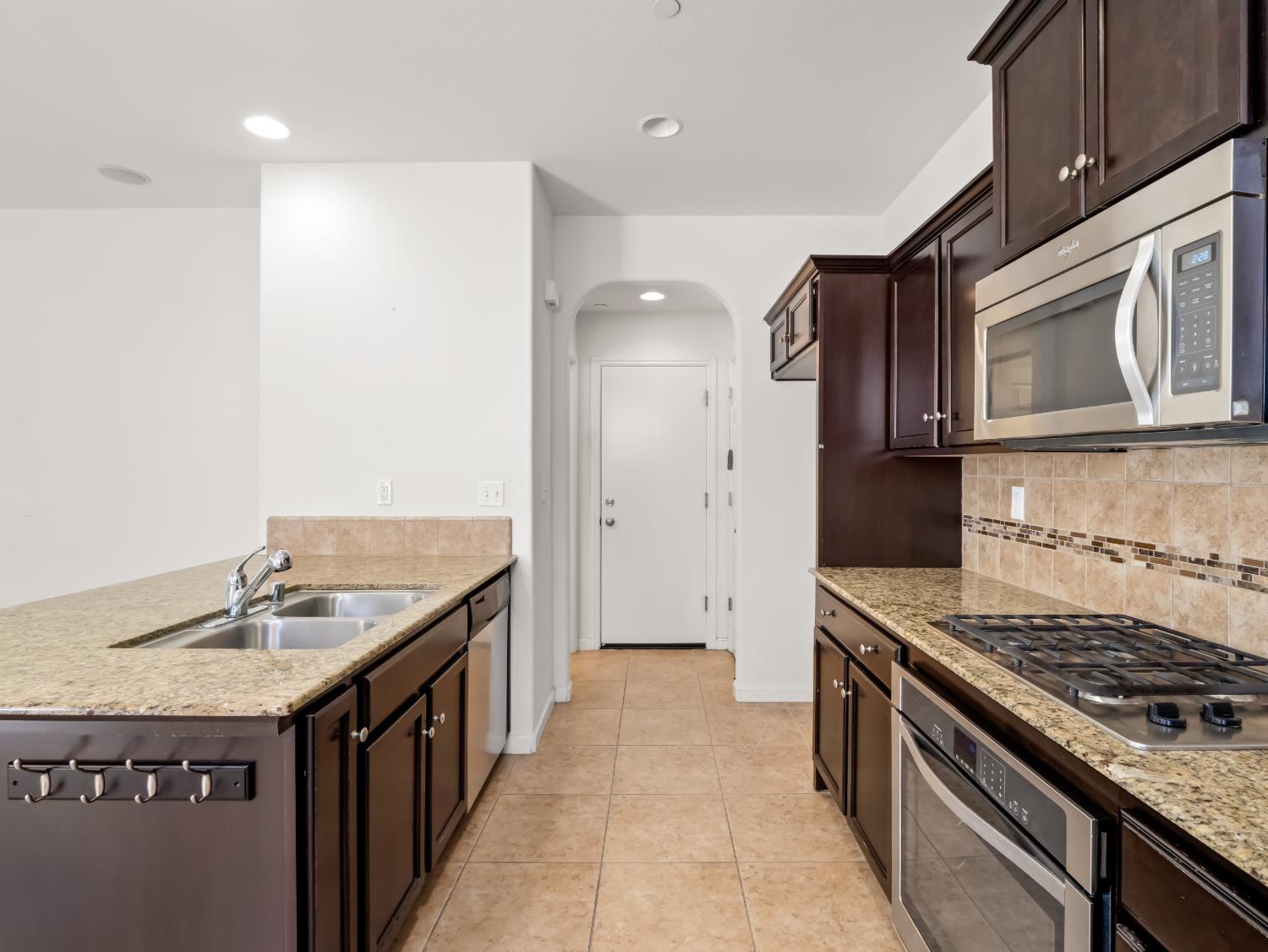 3243 W Nobility Dr, Fresno, CA 93711
