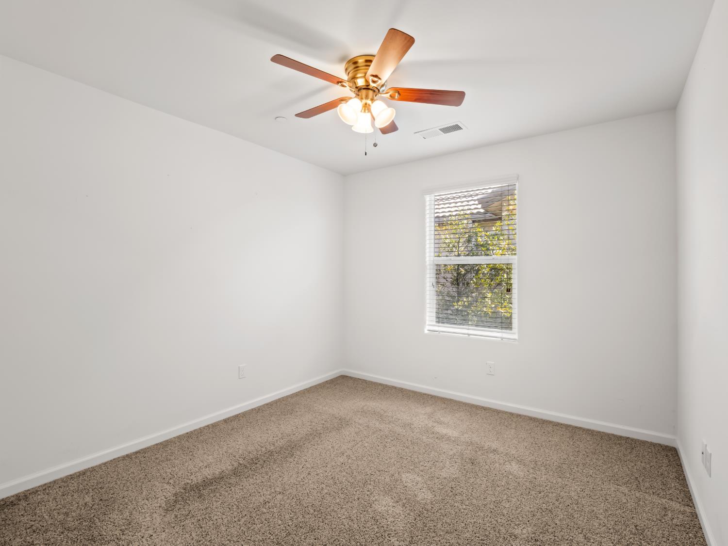 3243 W Nobility Dr, Fresno, CA 93711