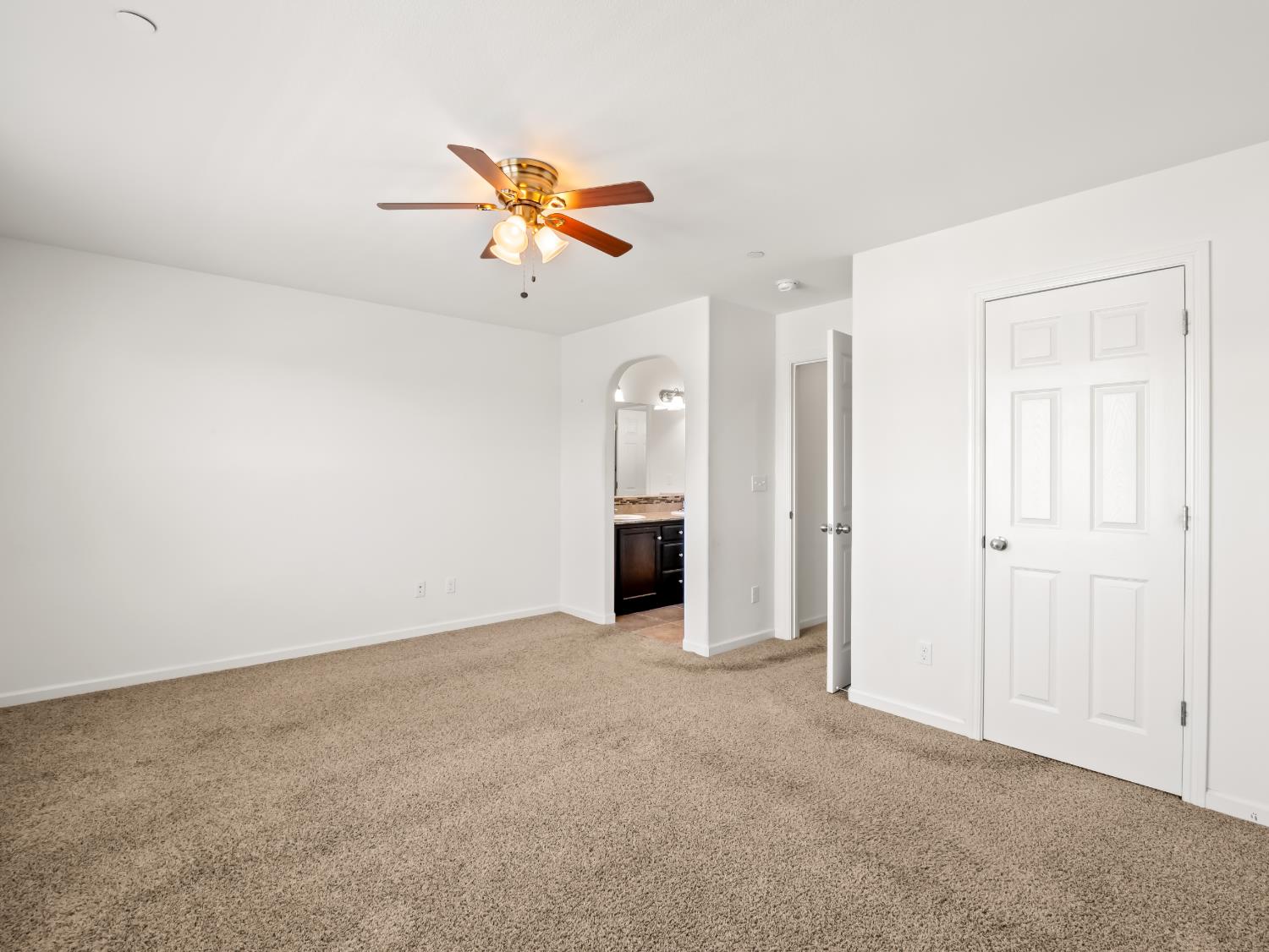 3243 W Nobility Dr, Fresno, CA 93711