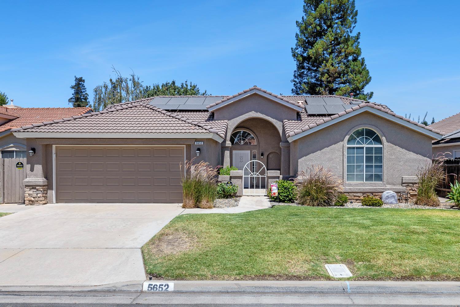 5652 W Beechwood Ave, Fresno, CA 93722
