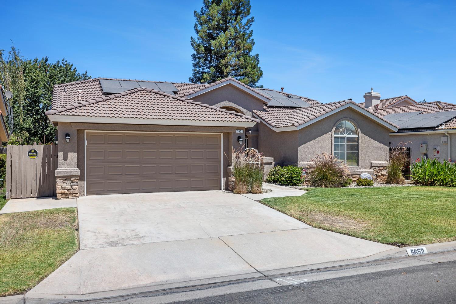 5652 W Beechwood Ave, Fresno, CA 93722