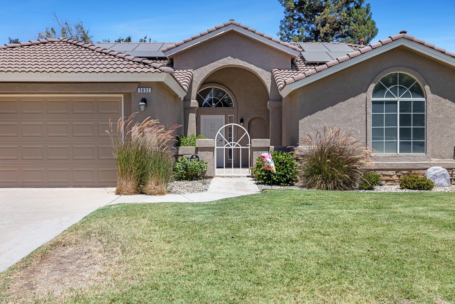 5652 W Beechwood Ave, Fresno, CA 93722
