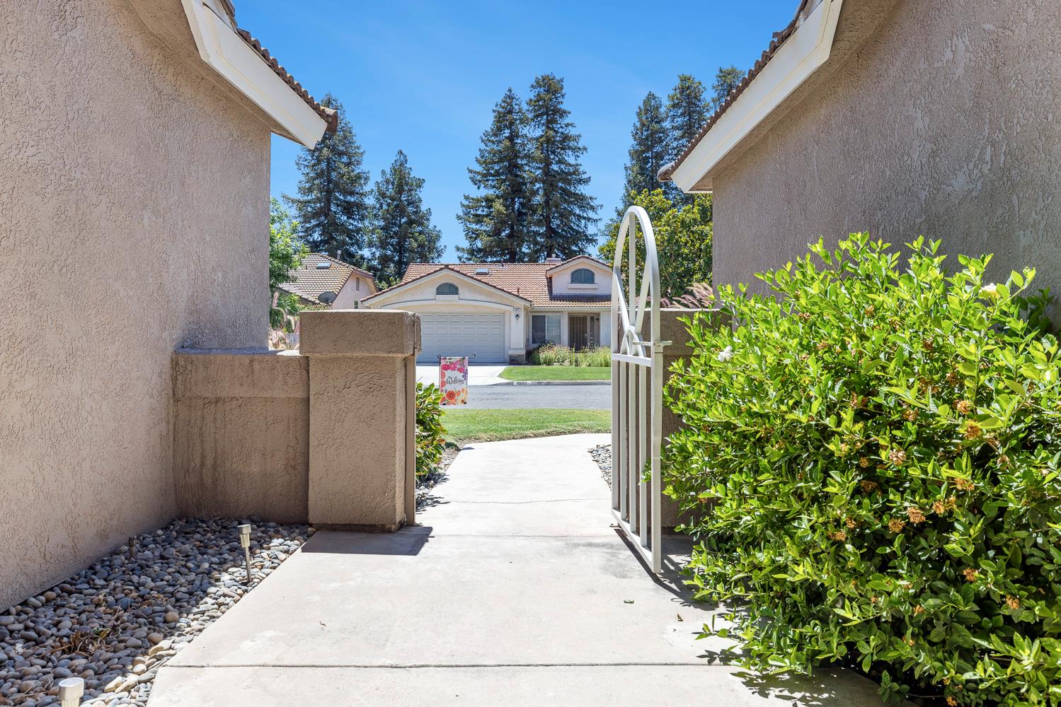 5652 W Beechwood Ave, Fresno, CA 93722