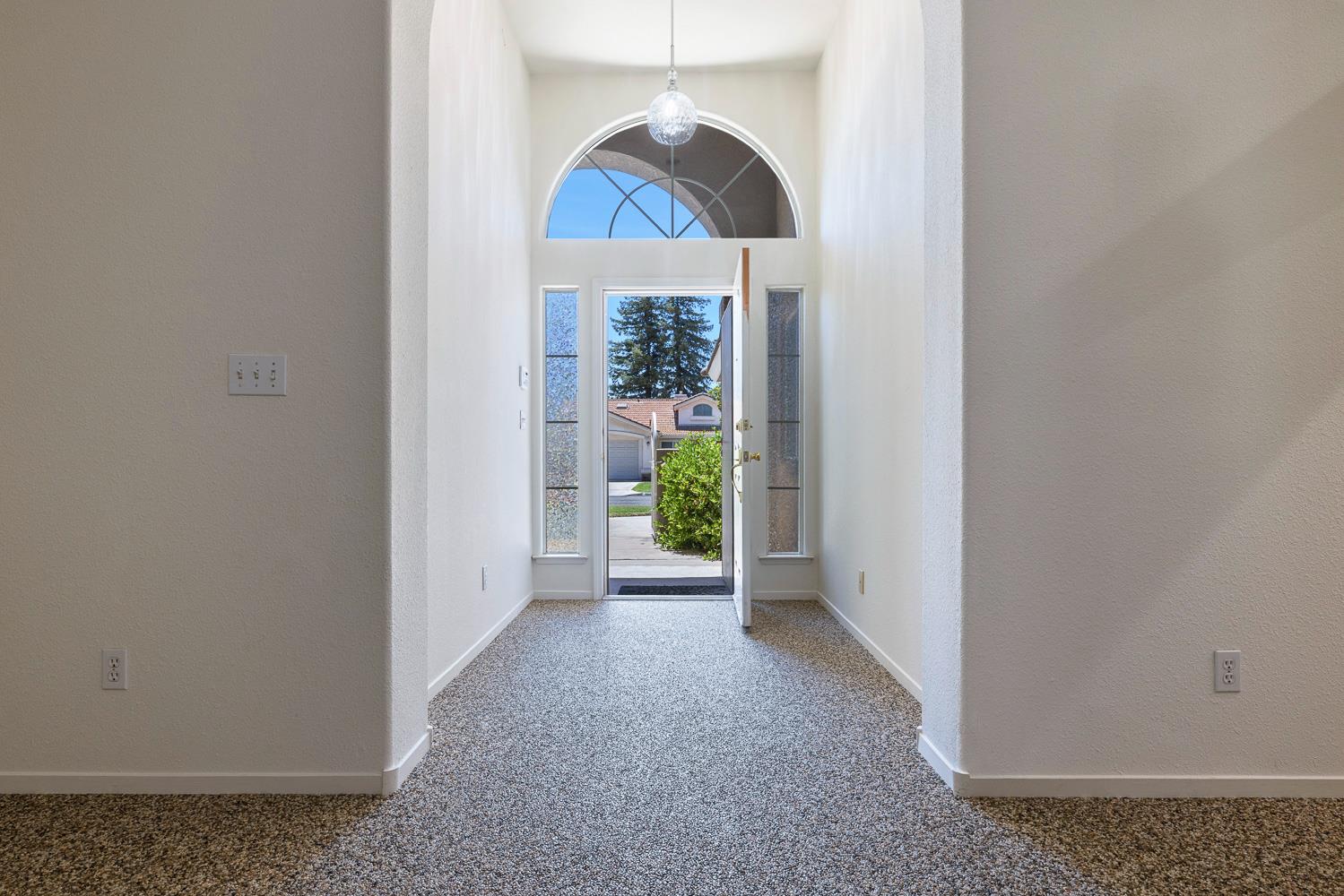 5652 W Beechwood Ave, Fresno, CA 93722