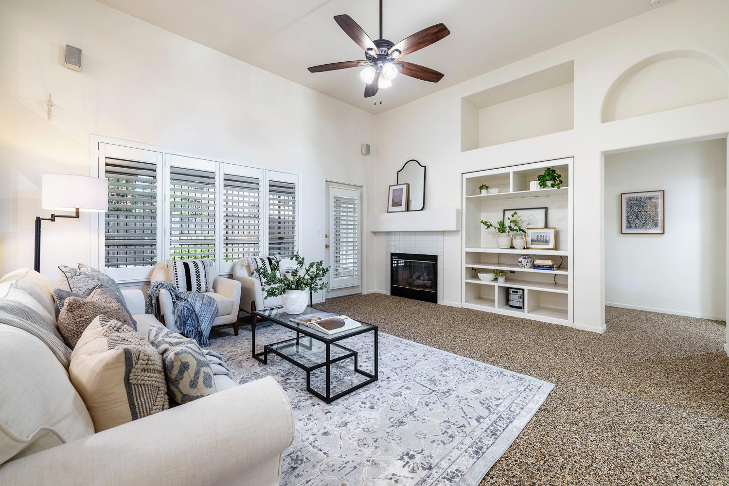 5652 W Beechwood Ave, Fresno, CA 93722