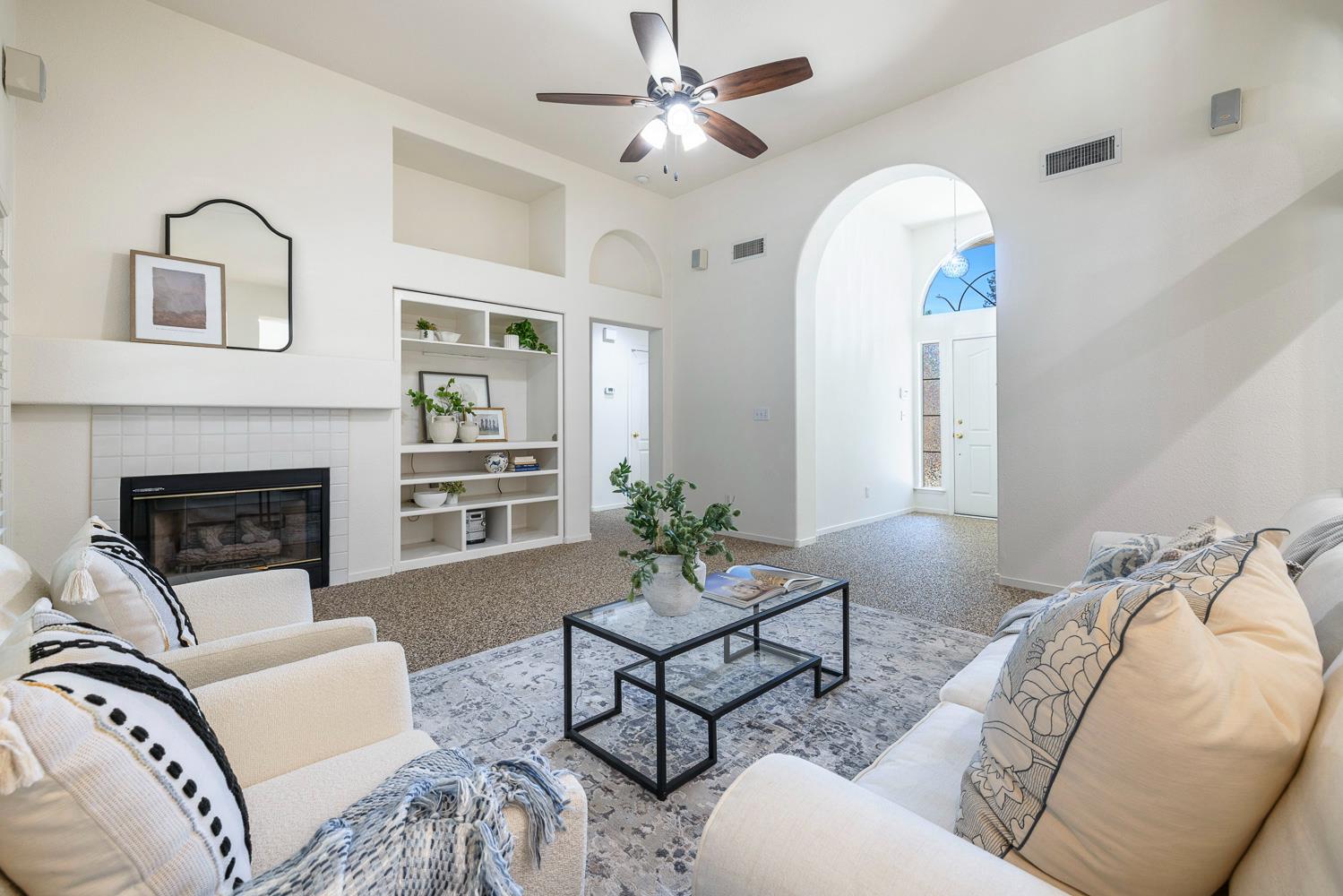 5652 W Beechwood Ave, Fresno, CA 93722
