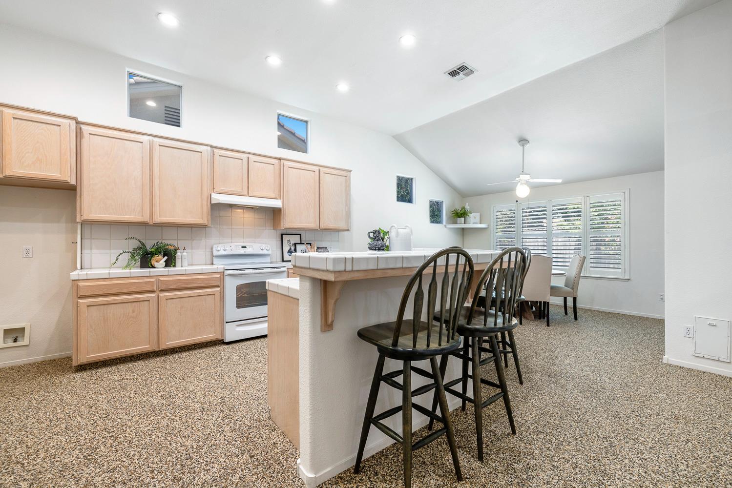 5652 W Beechwood Ave, Fresno, CA 93722