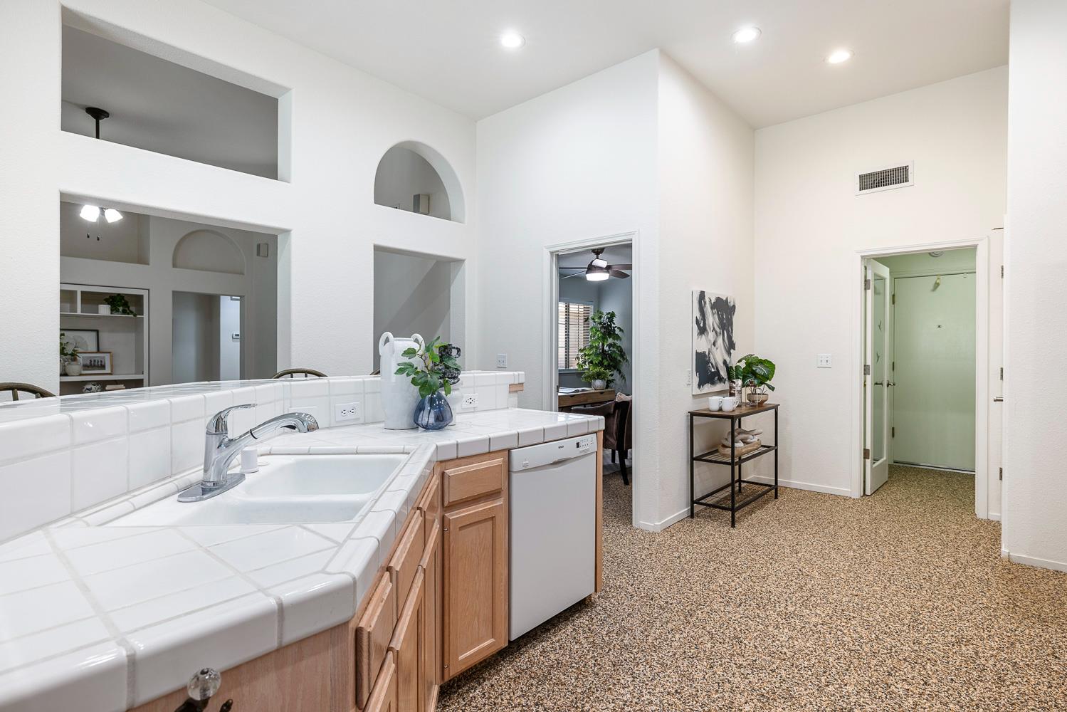 5652 W Beechwood Ave, Fresno, CA 93722
