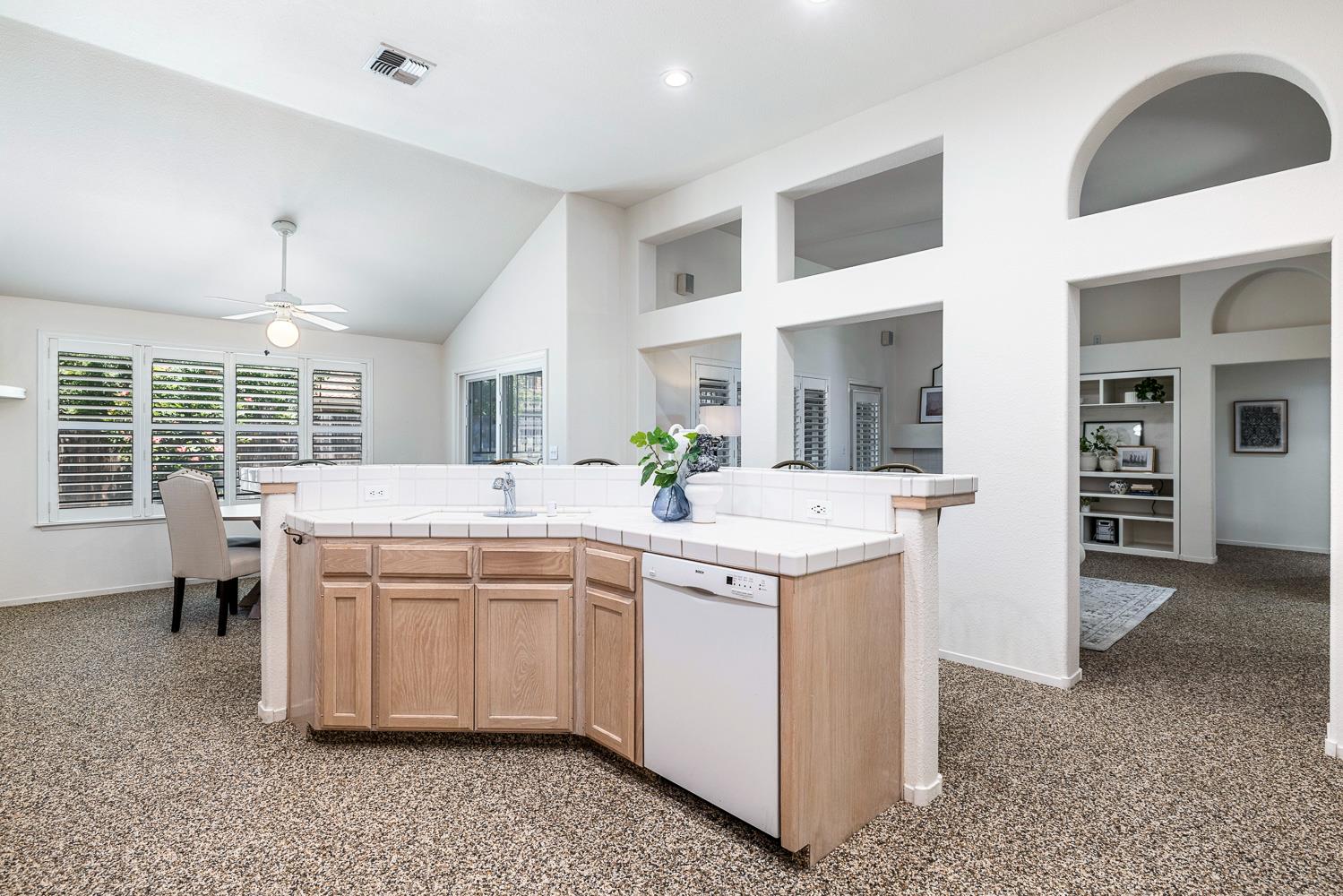 5652 W Beechwood Ave, Fresno, CA 93722