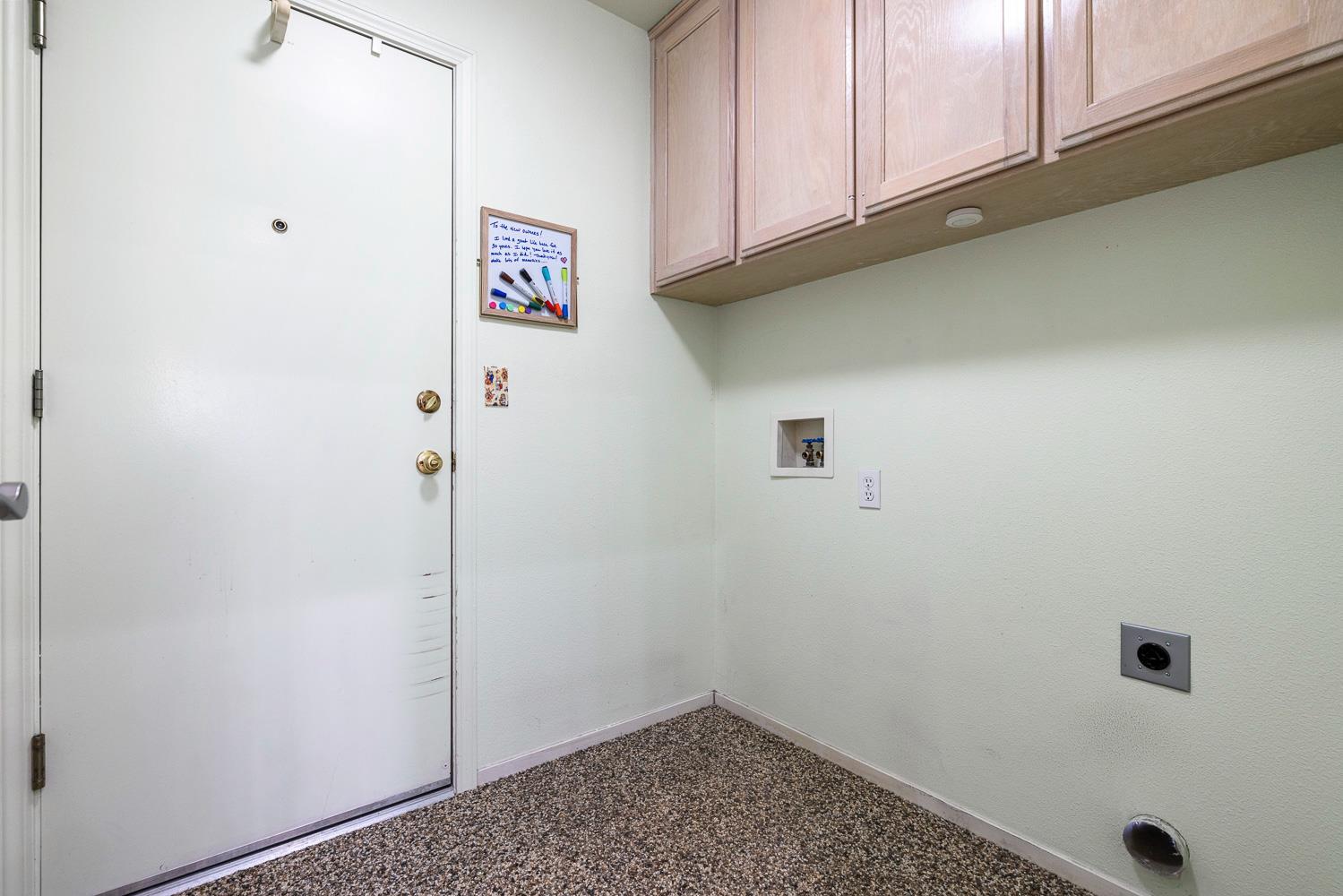 5652 W Beechwood Ave, Fresno, CA 93722