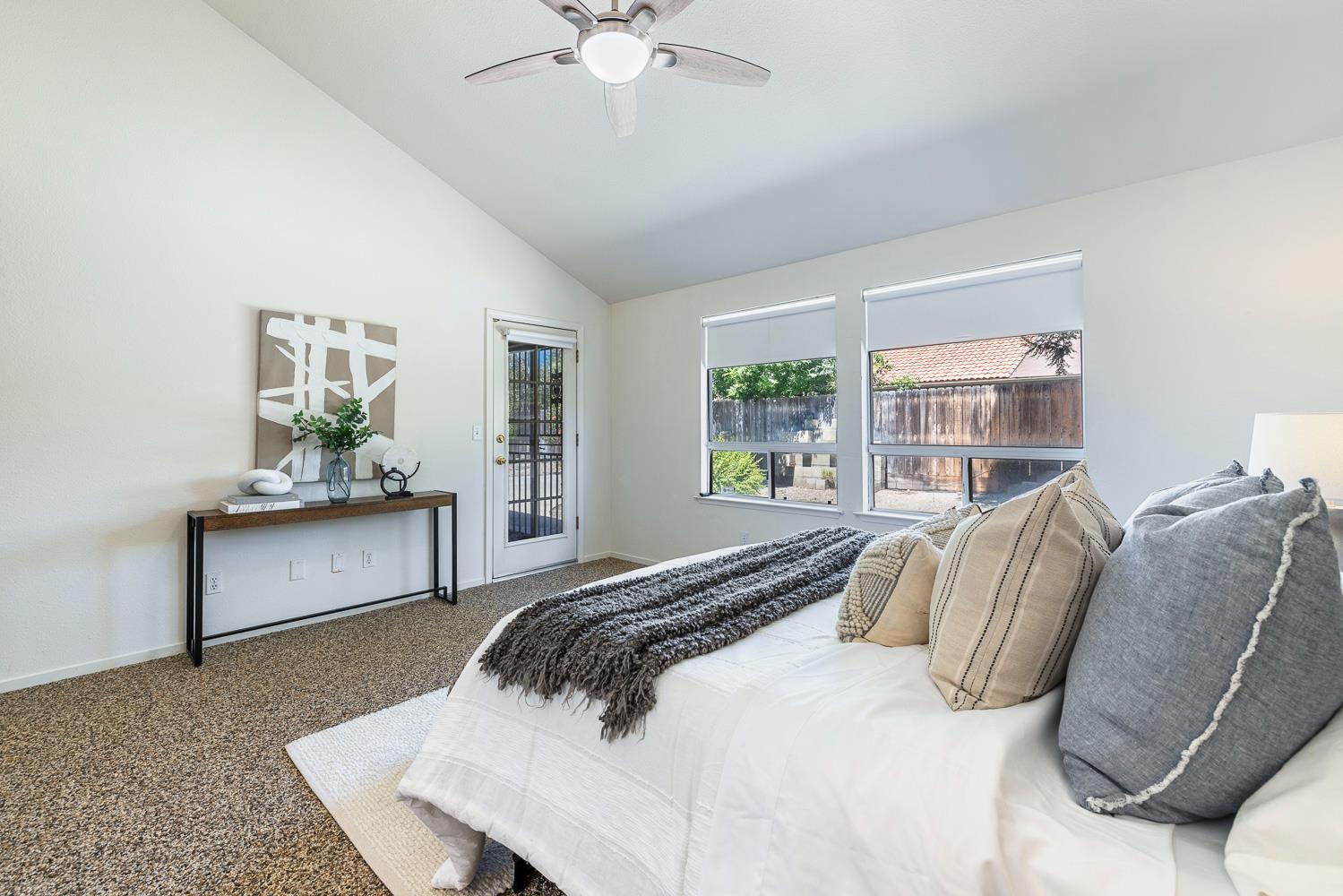 5652 W Beechwood Ave, Fresno, CA 93722