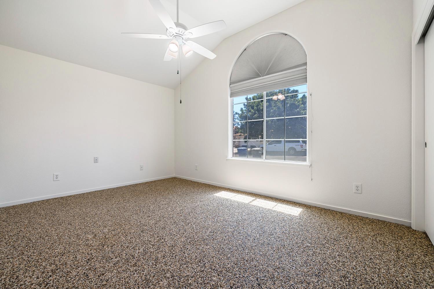 5652 W Beechwood Ave, Fresno, CA 93722