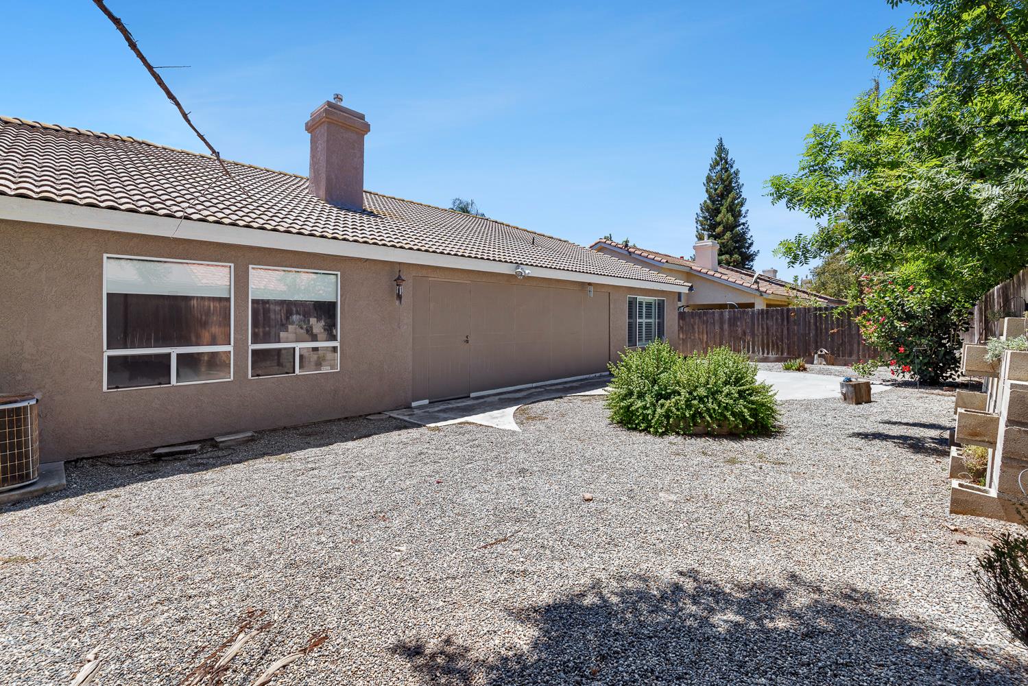 5652 W Beechwood Ave, Fresno, CA 93722