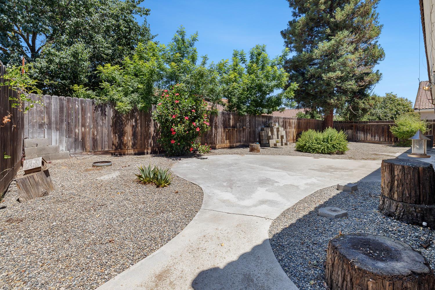 5652 W Beechwood Ave, Fresno, CA 93722