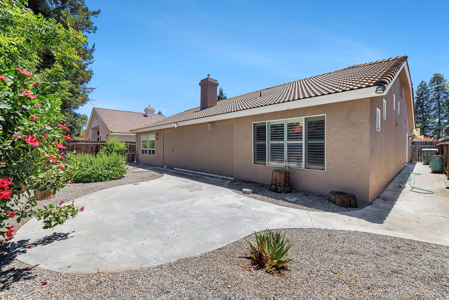 5652 W Beechwood Ave, Fresno, CA 93722
