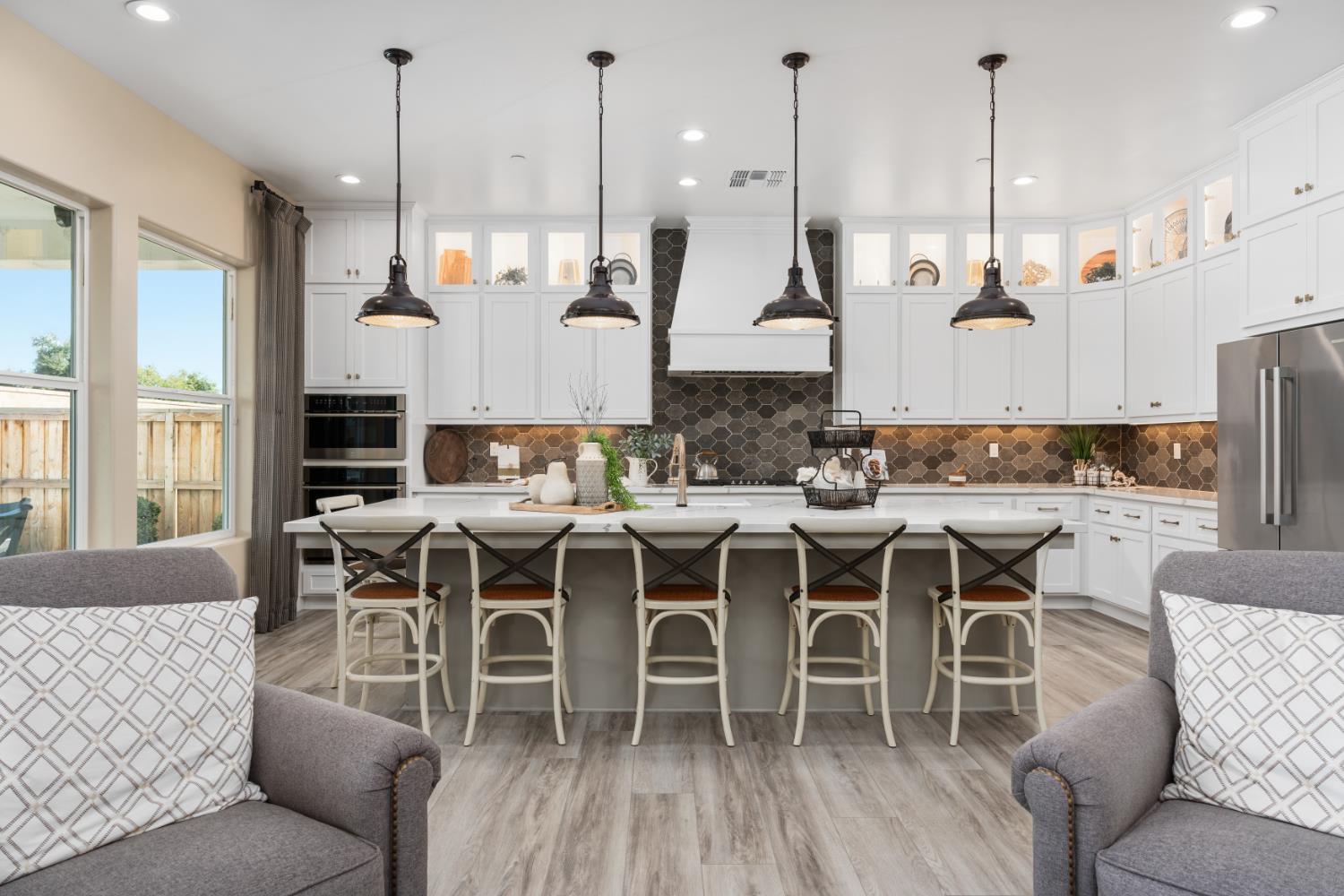 1681 N Shirley Ave, Clovis, CA 93619