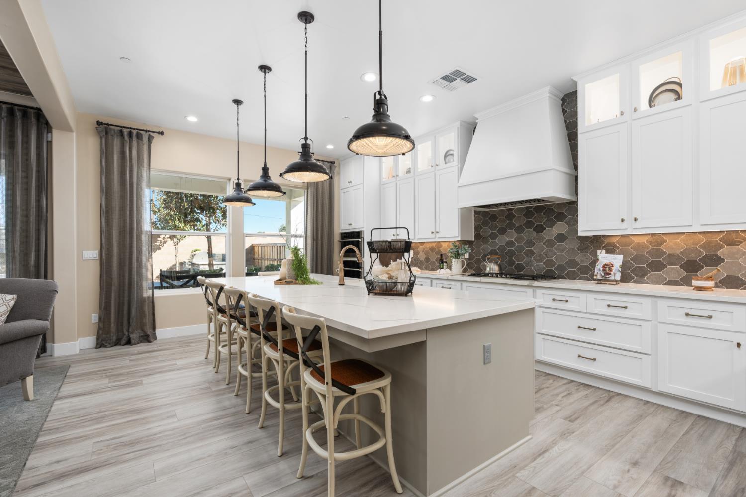 1681 N Shirley Ave, Clovis, CA 93619