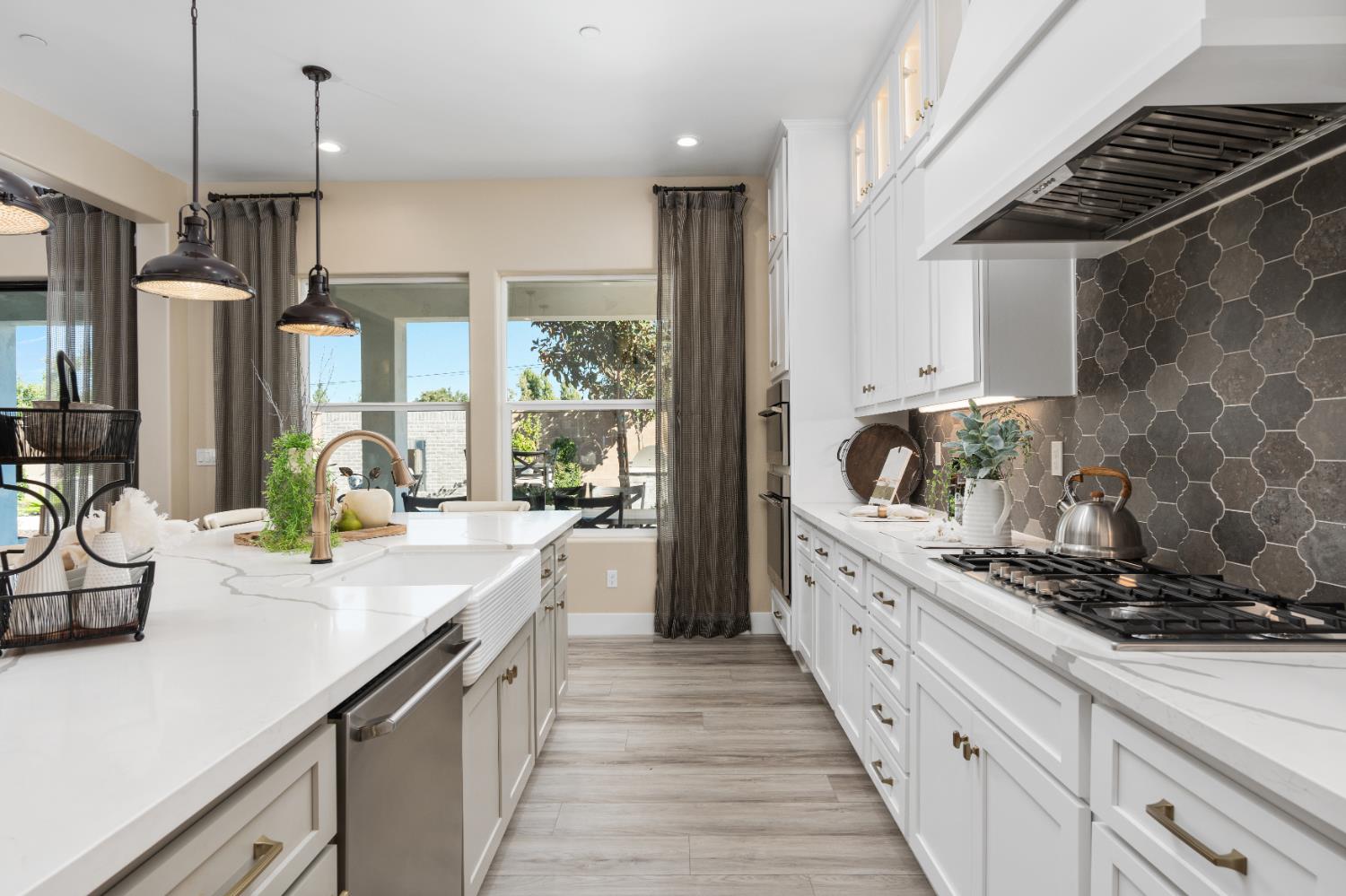 1681 N Shirley Ave, Clovis, CA 93619