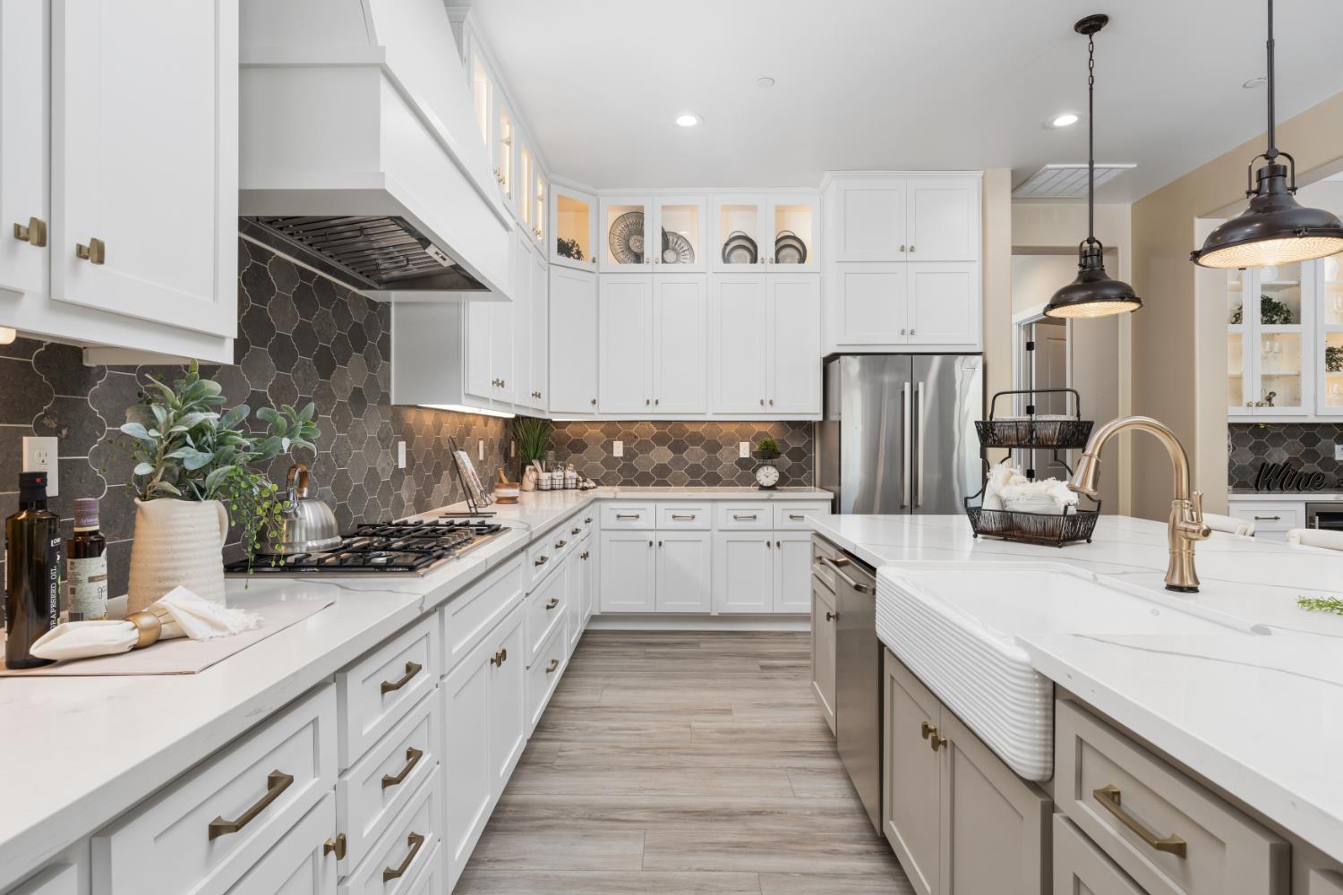 1681 N Shirley Ave, Clovis, CA 93619