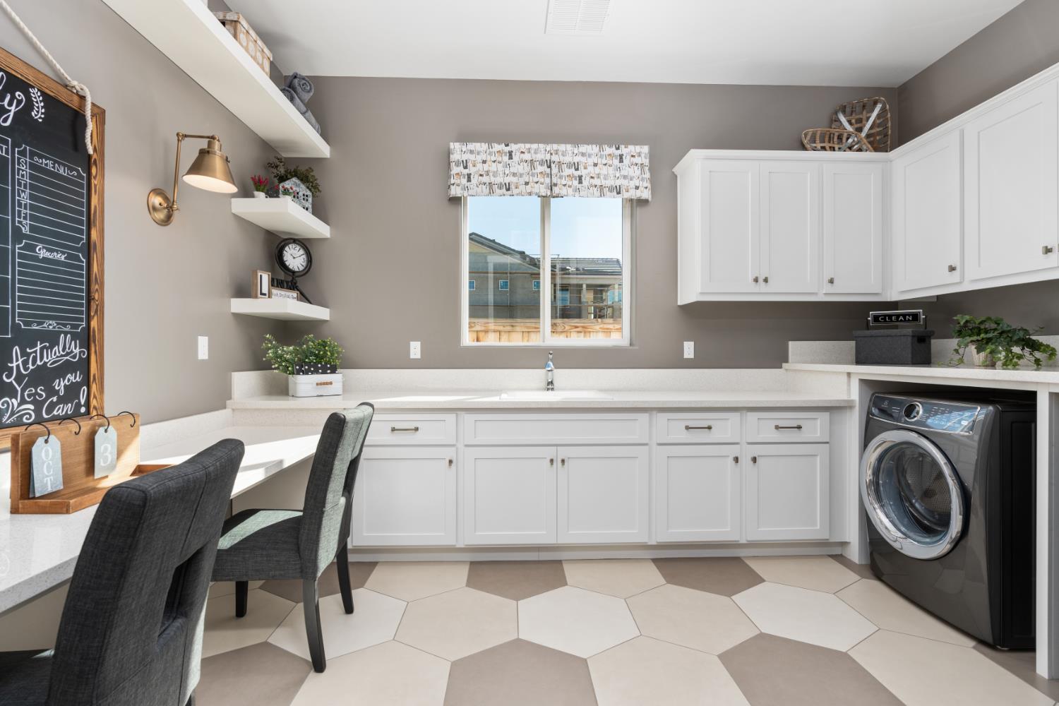 1681 N Shirley Ave, Clovis, CA 93619
