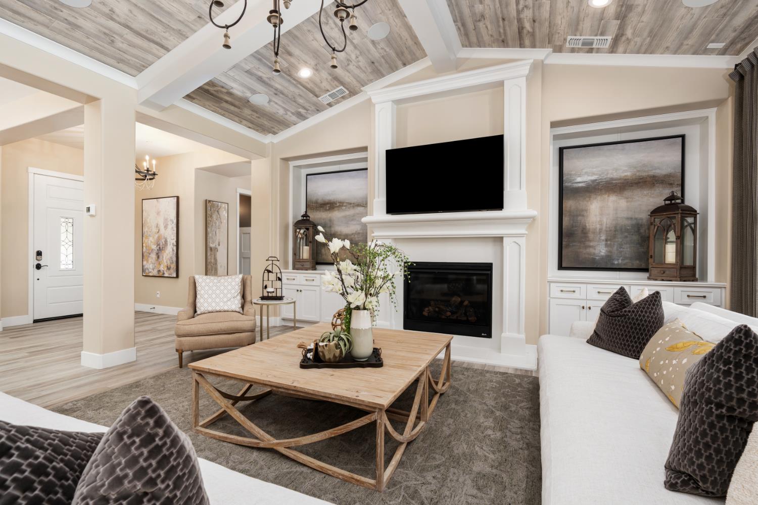 1681 N Shirley Ave, Clovis, CA 93619